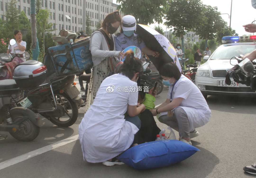 今天上午,临汾南同盛考点外发生突然情况,结局很暖心!休闲区蓝鸢梦想 - Www.slyday.coM 今天上午,临汾南同盛考点外发生突然情况,结局很暖心!休闲区蓝鸢梦想 - Www.slyday.coM