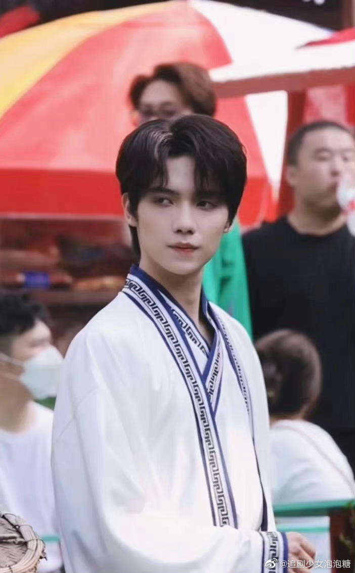 罗一舟《后浪》汉服路透来了,古装造型温文尔雅……|罗一舟|汉服|后浪_新浪新闻