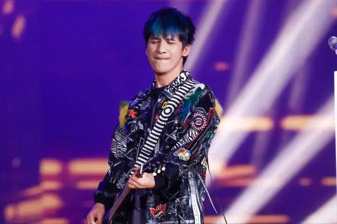这么多年大张伟一直没有放弃自己的音乐梦……|音乐梦|大张伟|音乐会_新浪新闻