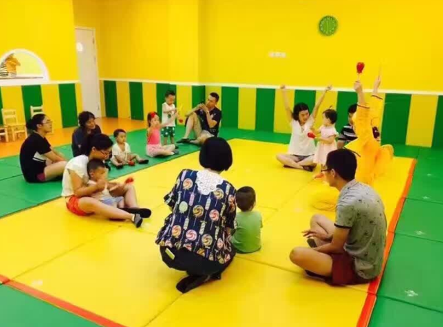 每年花五万块给娃上早教班有必要吗做好两件事在家早教一样好