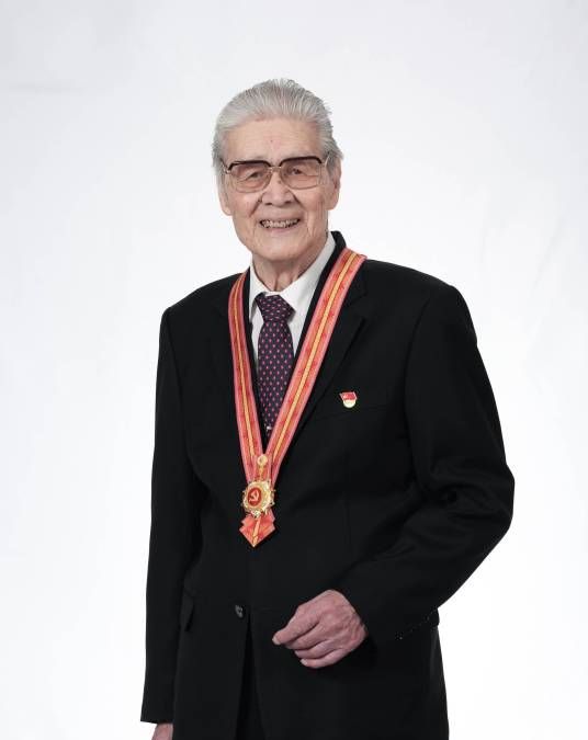 人艺《茶馆》秦仲义扮演者蓝天野走了__财经头条
