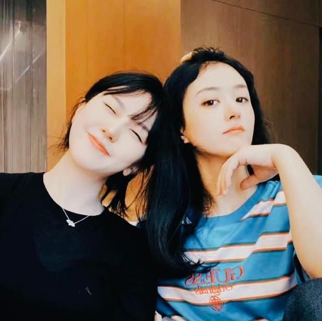 赵丽颖与10年闺蜜相聚,帮对方带孩子时,她很有做“小姨”的样子休闲区蓝鸢梦想 - Www.slyday.coM