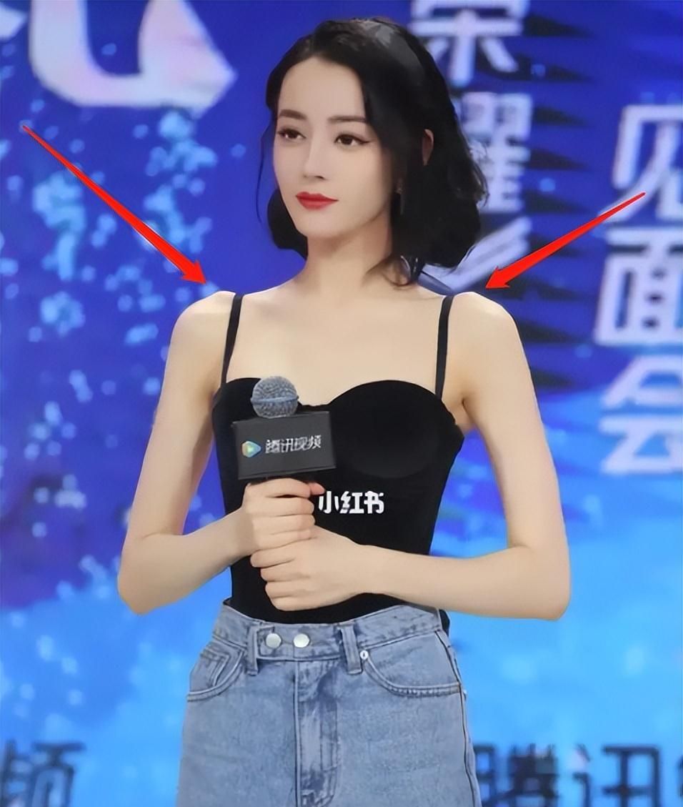 不夸张,想拥有直角肩的女孩子可以参考鞠婧祎的,千万别向张天爱靠拢.