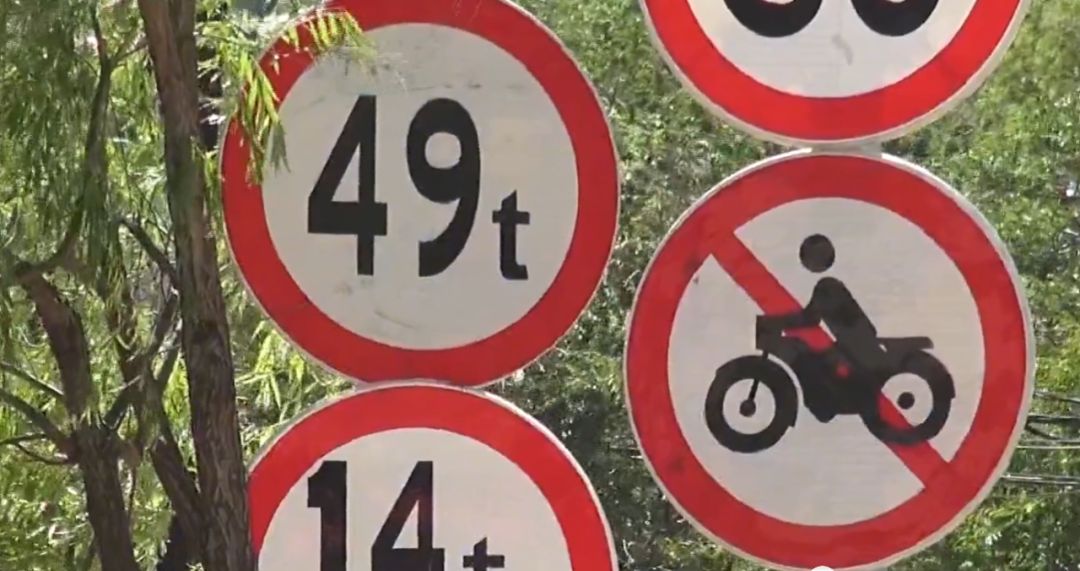 不作到禁摩不罢休北京门头沟摩友遮挡号牌闯禁行跑山