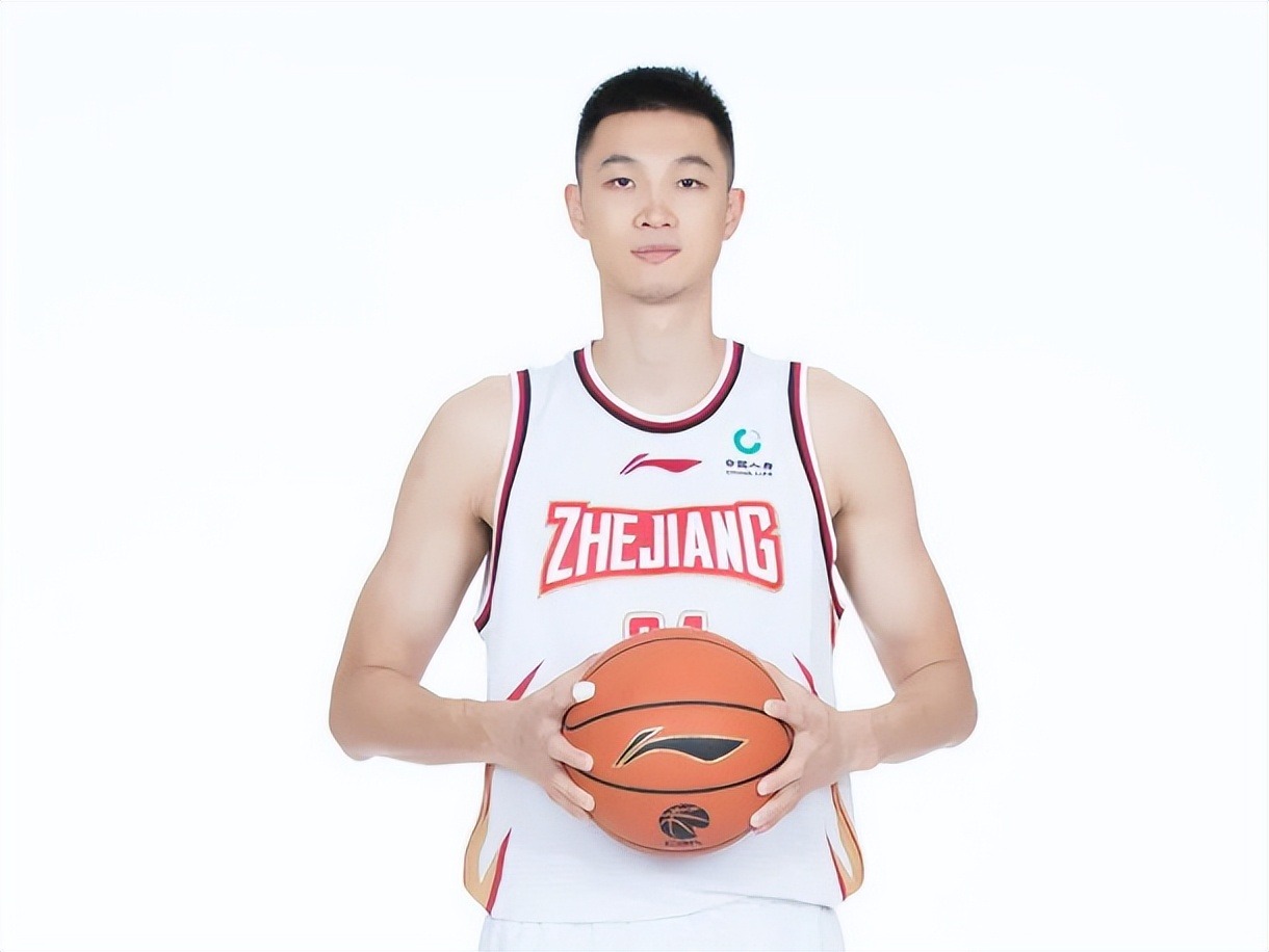 的潜力,重要的是,交易得到朱旭航之后,新疆男篮并没有给朱旭航顶薪