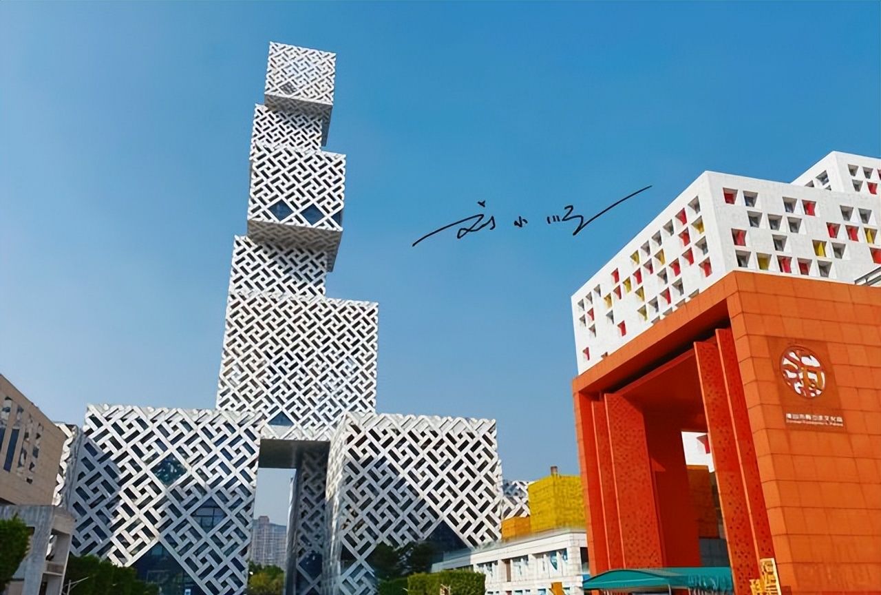 广东"佛山新城"造型奇特的地标建筑,有人觉得好看,有人觉得丑|正方体