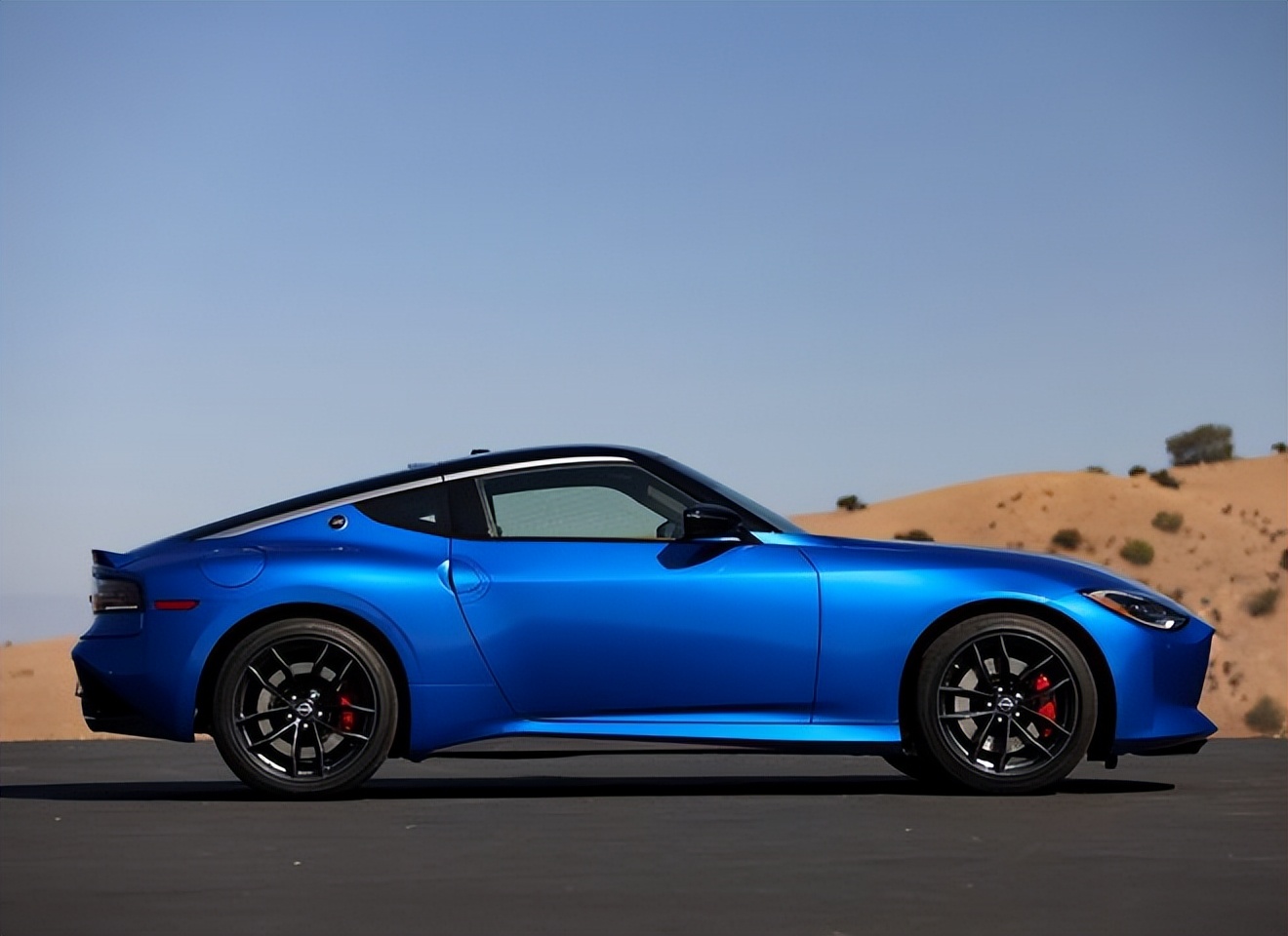 日产400z正式亮相30t6mt比丰田supra还香