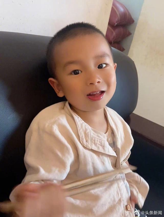 2岁男童与狗走失8天后狗独自归家 家属出10万寻人休闲区蓝鸢梦想 - Www.slyday.coM 2岁男童与狗走失8天后狗独自归家 家属出10万寻人休闲区蓝鸢梦想 - Www.slyday.coM