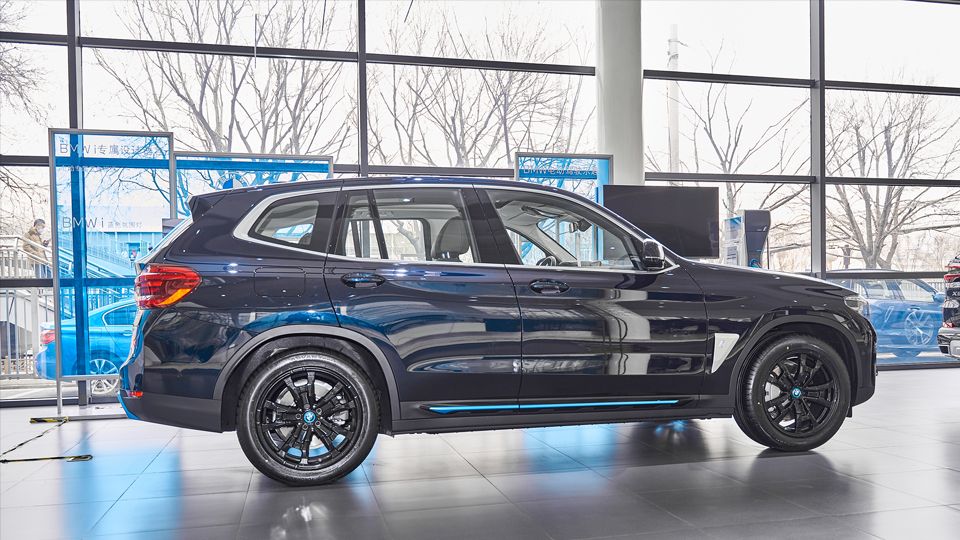 花34万买了宝马iX3，特斯拉赢在续航，但输了豪华感？