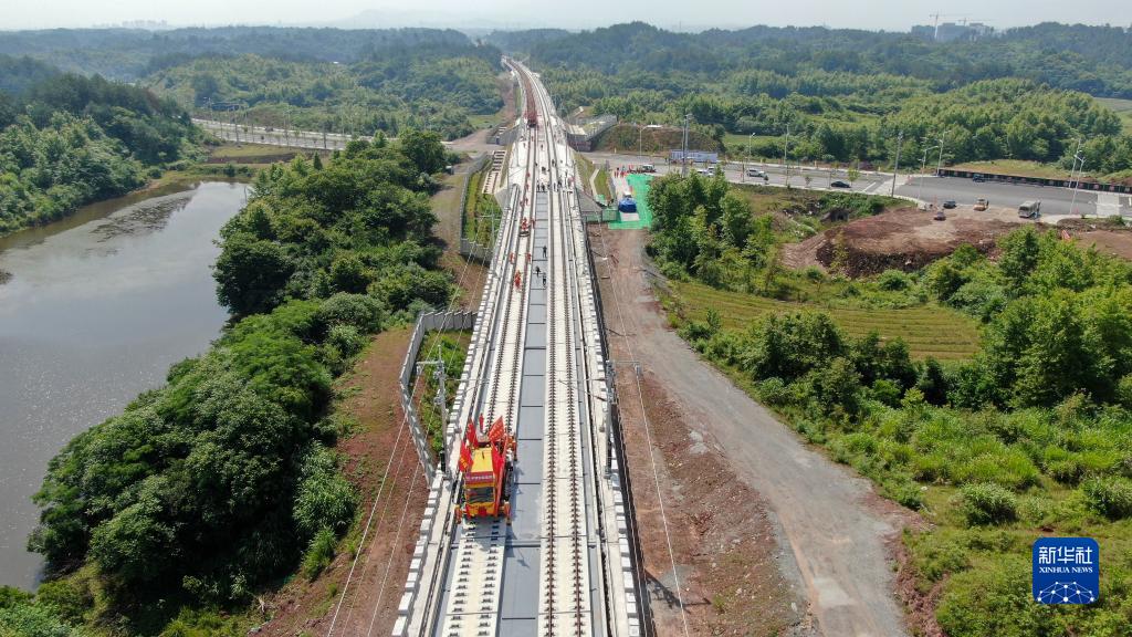 昌景黃鐵路安徽段鋪軌---6月8日,昌景黃鐵路安徽