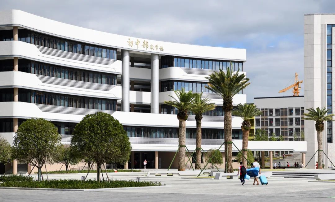 正在招生！由达利捐资10亿元基金兴建的这所学校太美了！休闲区蓝鸢梦想 - Www.slyday.coM