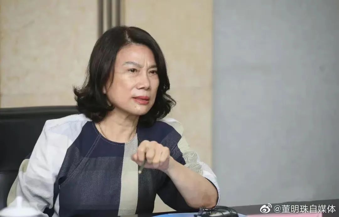 董明珠霸气回应:格力手机不比苹果差!
