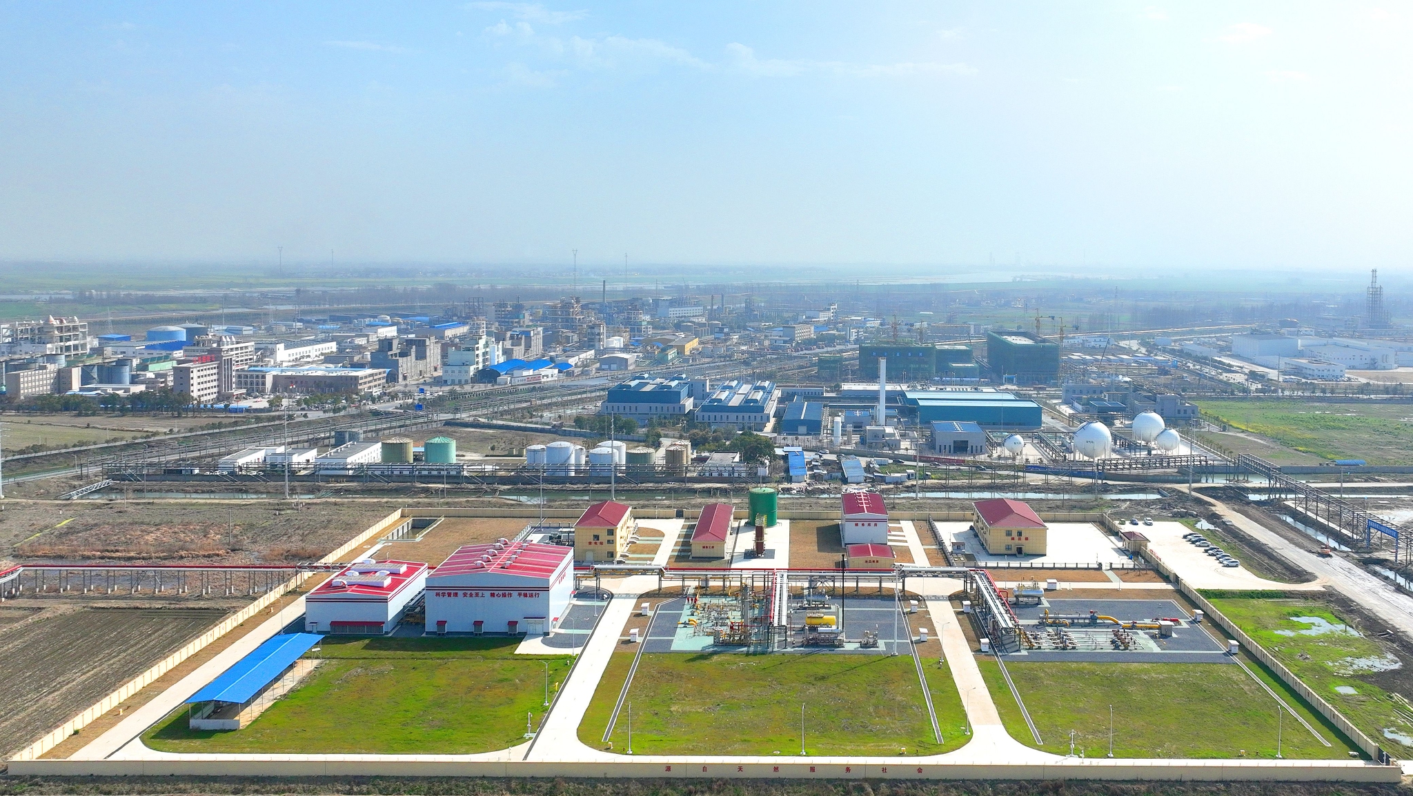 江汉盐穴储气库首口储气井投产注气