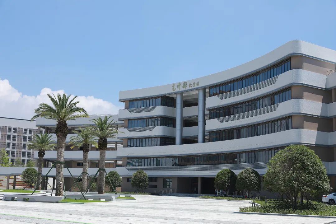 正在招生！由达利捐资10亿元基金兴建的这所学校太美了！休闲区蓝鸢梦想 - Www.slyday.coM