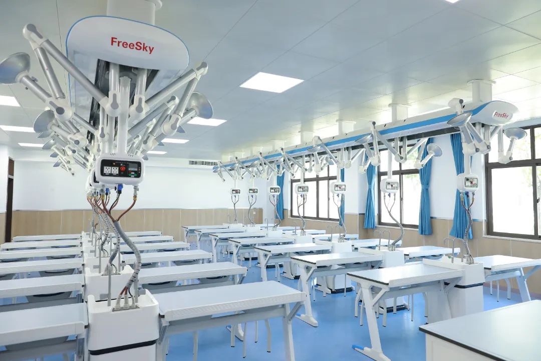 正在招生！由达利捐资10亿元基金兴建的这所学校太美了！休闲区蓝鸢梦想 - Www.slyday.coM