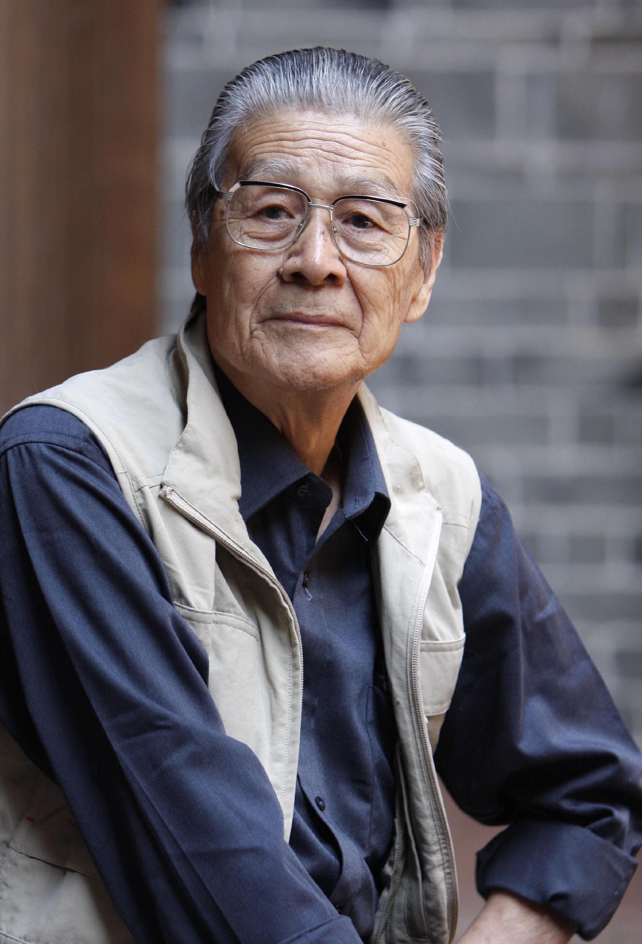 金昭眼中的蓝天野他从不争名利话不多却热爱生活
