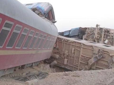 伊朗东部发生列车脱轨（图源：《德黑兰时报》）