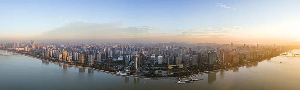 杭州高新区滨江城市全景。