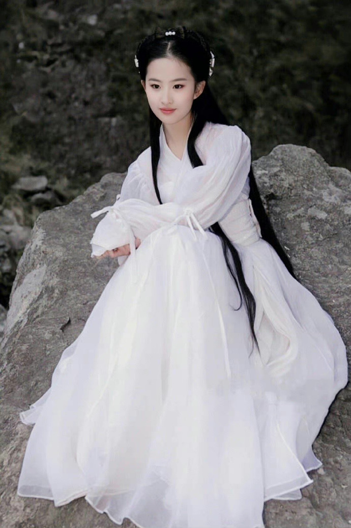 刘亦菲神雕侠侣小龙女的骑马剧照那时候的神仙姐姐好嫩