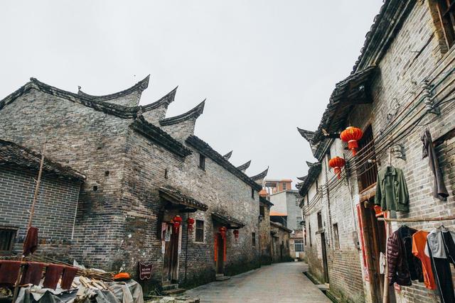 这个古堡在广东都算罕见，我是古香，一定要去拍照休闲区蓝鸢梦想 - Www.slyday.coM