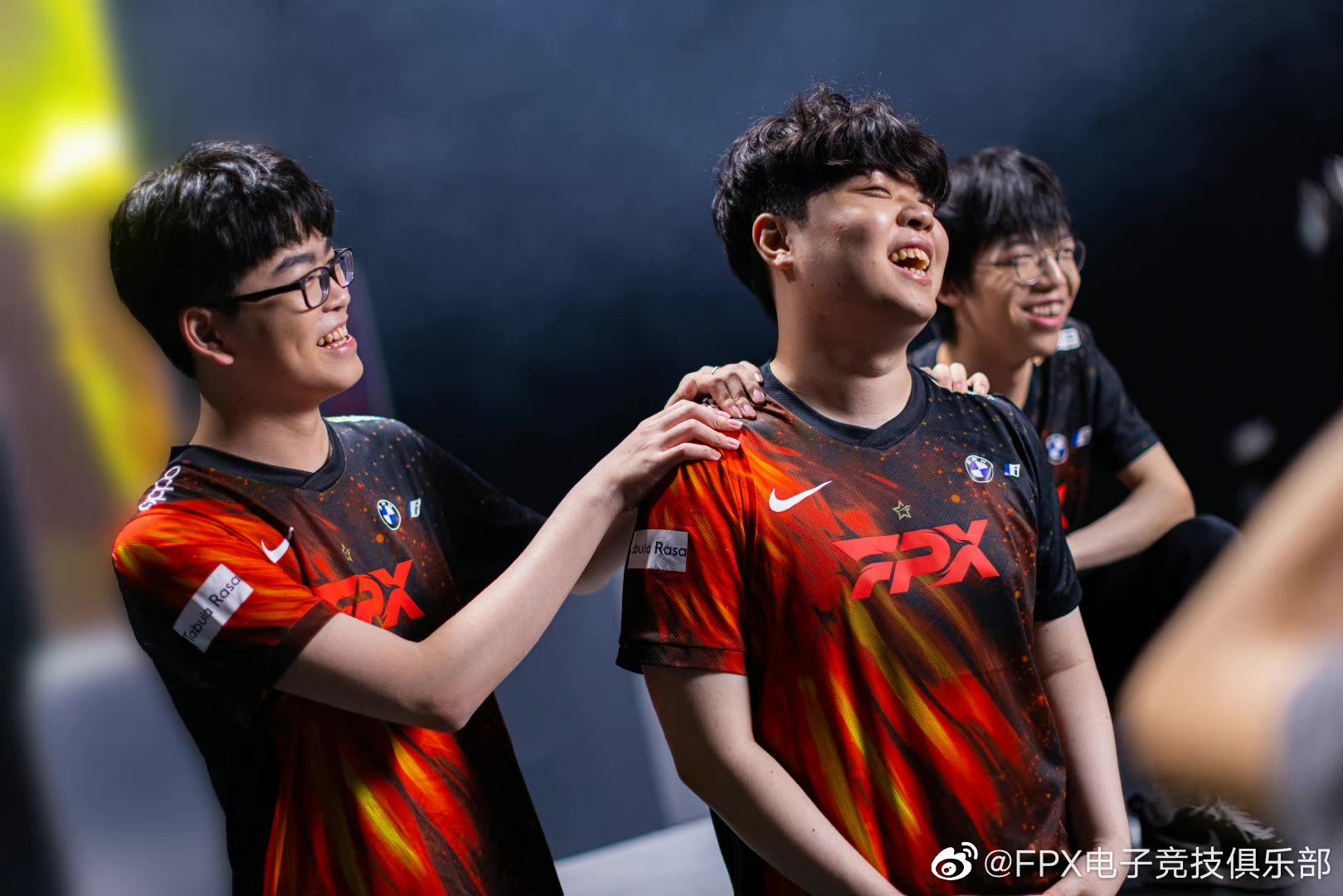 fpx微博更新凤宝光影集夏季赛定妆照花絮①