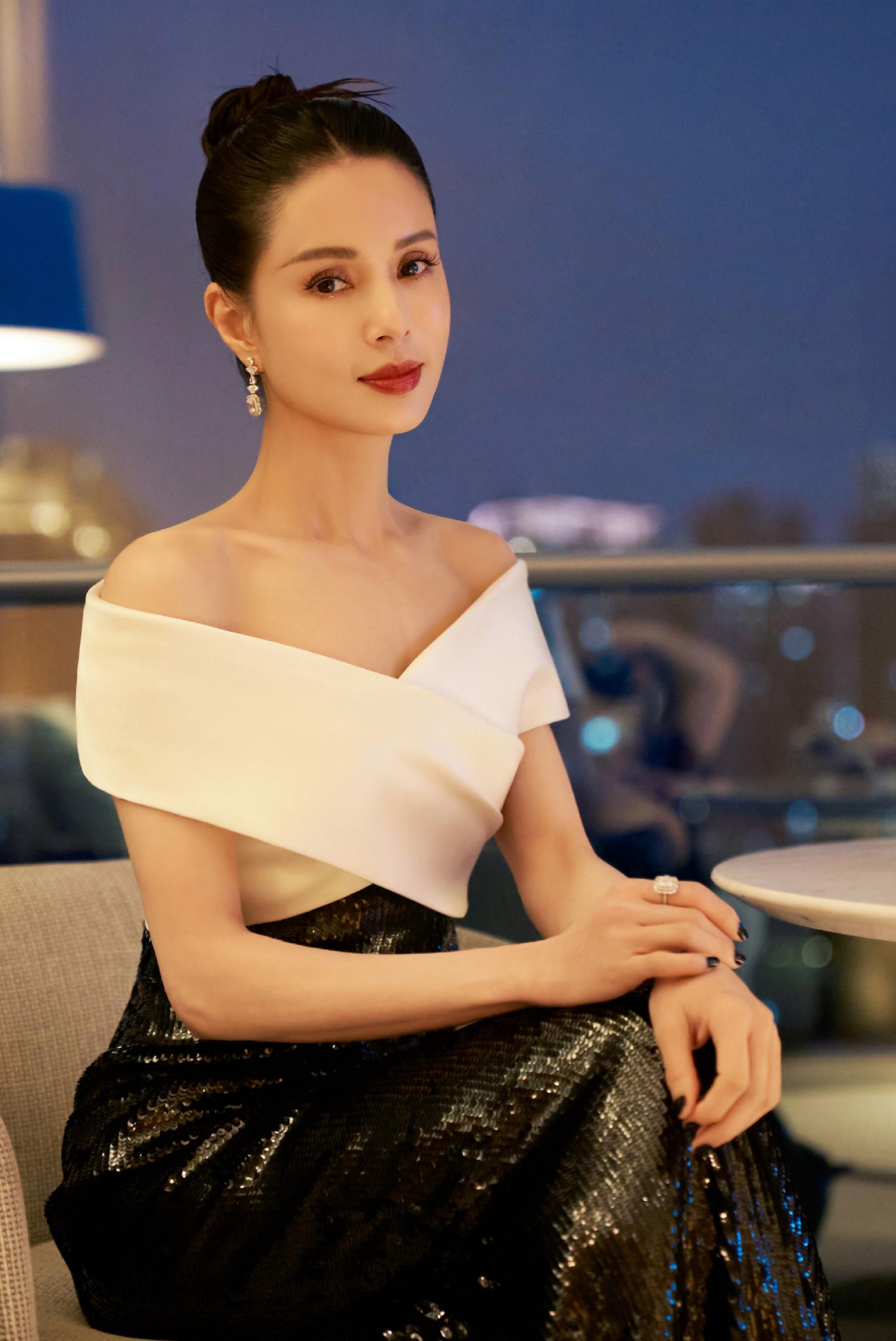 john 黑白双色经典礼服|李若彤|双色|礼服_新浪新闻