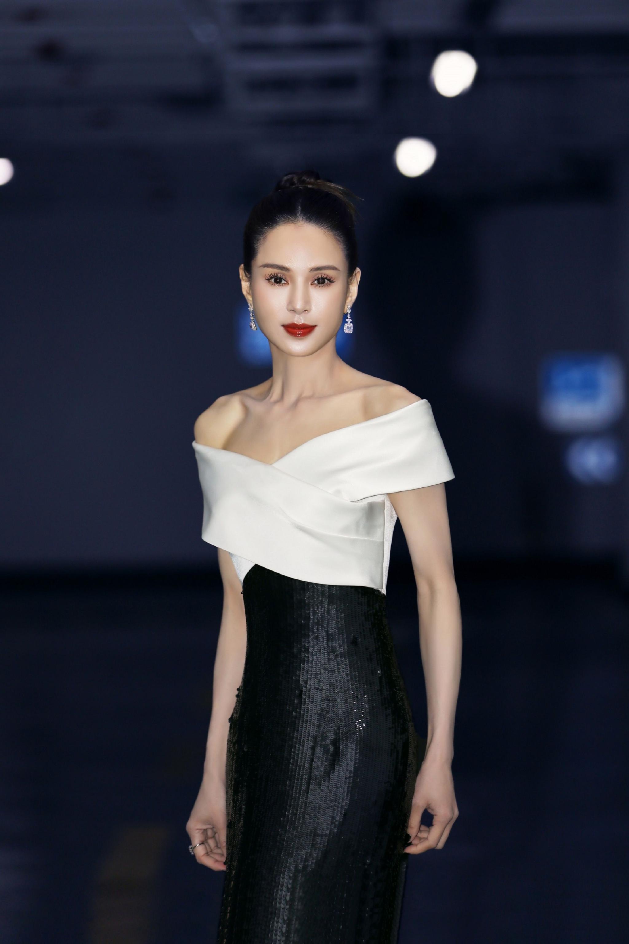 john 黑白双色经典礼服|李若彤|双色|礼服_新浪新闻