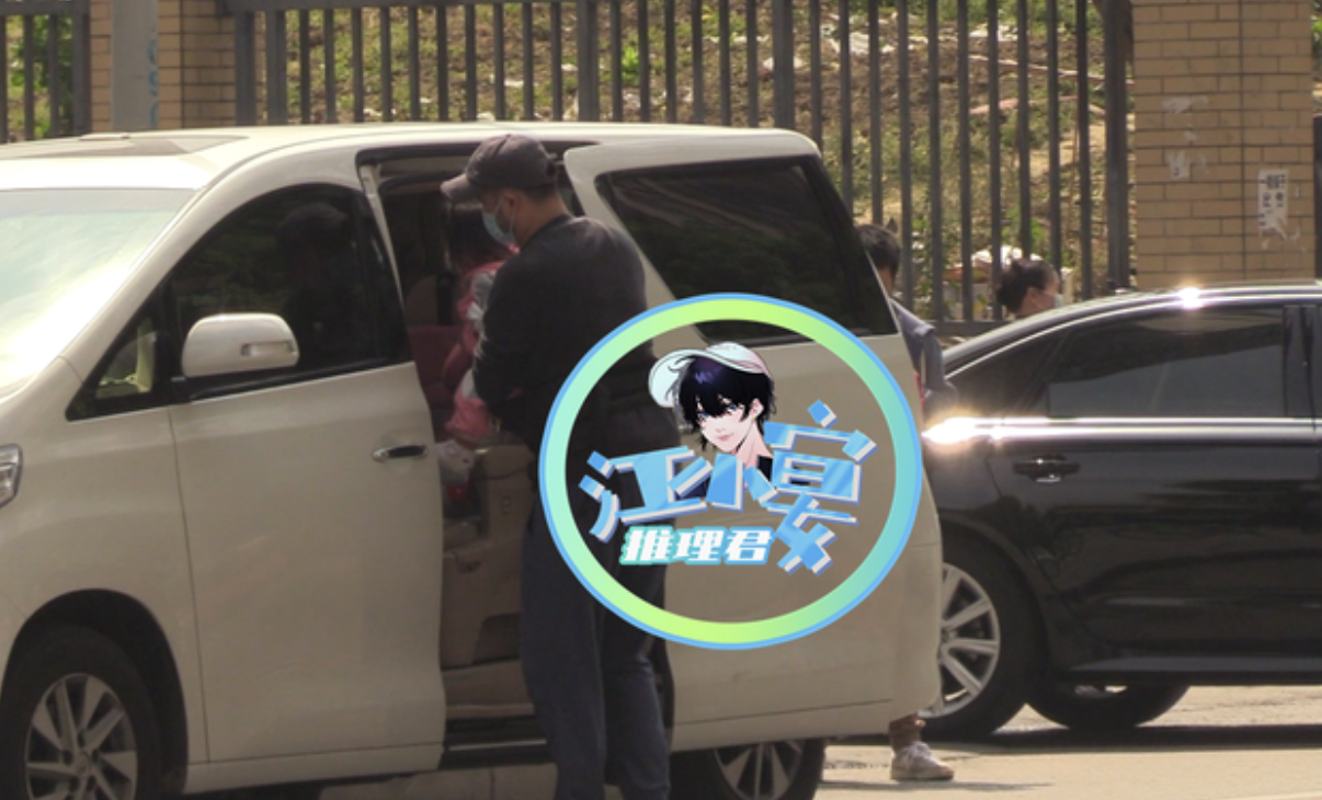 当妈妈了？谭维维和老公带儿女外出，孩子们个头一样大疑为龙凤胎休闲区蓝鸢梦想 - Www.slyday.coM