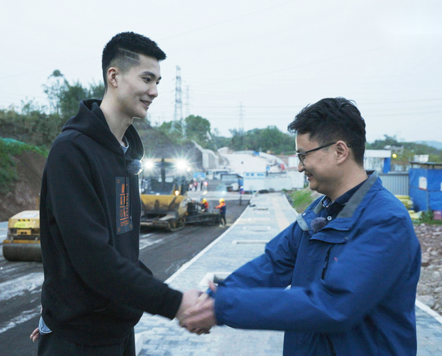 把热爱变成事业朱松玮探索山城重庆请实干家吃饭聊百味人生