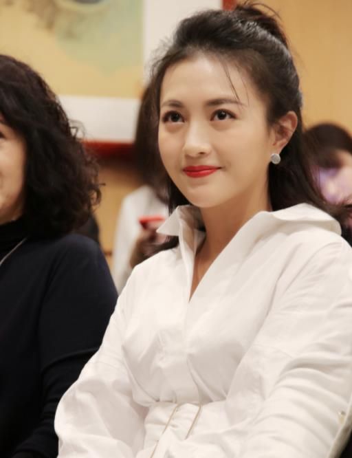 北影毕业,兼职当过美容师,和包贝尔17年的苦与甜|包文婧|包贝尔|美容