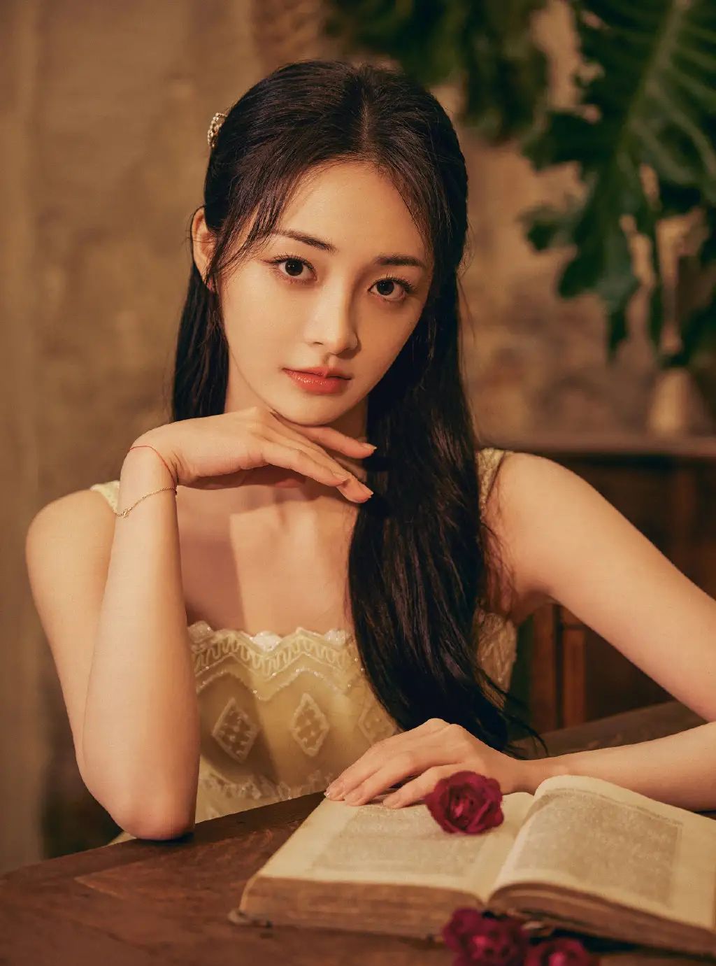 周洁琼,吊带纱裙,恬静优雅,繁简之间,灵动飘逸|周洁琼|纱裙|吊带_新浪