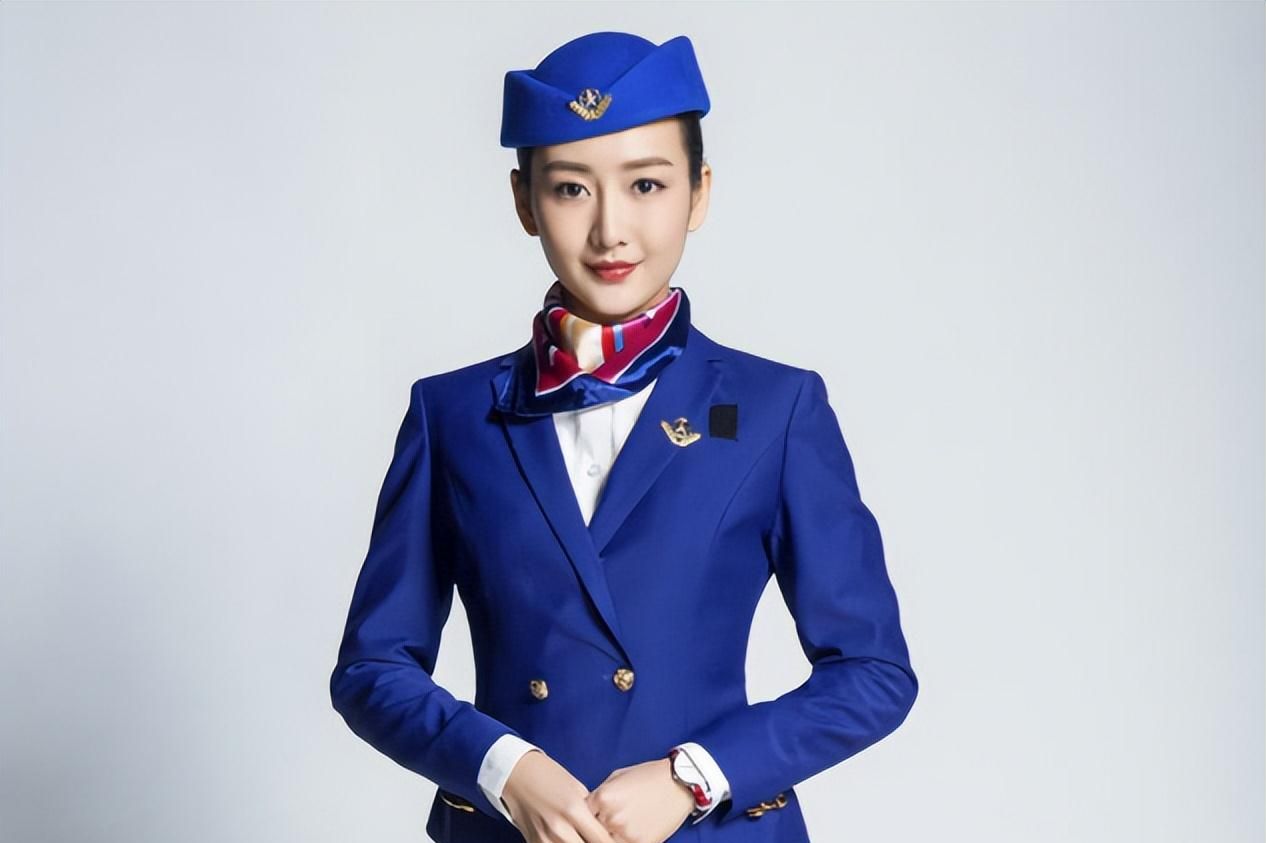 关晓彤美腿长,王鸥气质佳,杨幂妩媚动人|中国机长|空姐|空姐服_新浪
