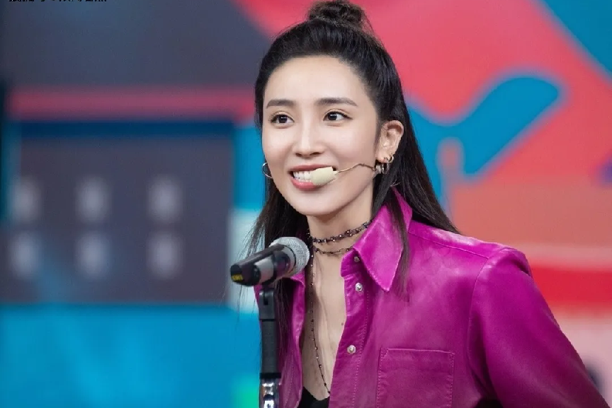 王紫璇的脸蛋啥发型都能轻易驾驭就算弄龟盖儿刘海也有高端感