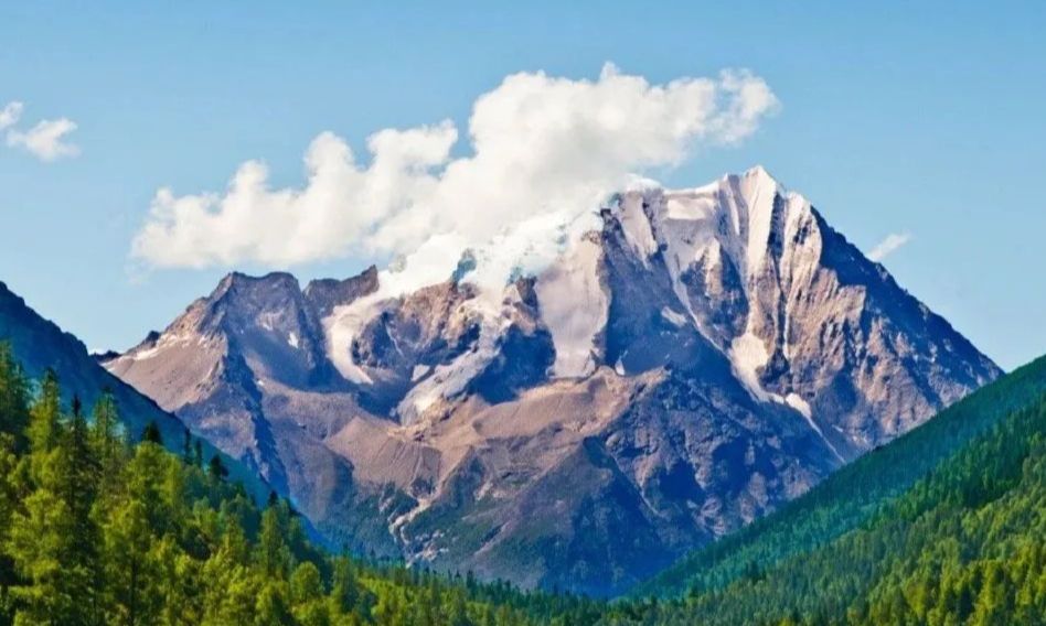 四川有座雪山,是“川西环线上的王冠”,坐落在三地交界处休闲区蓝鸢梦想 - Www.slyday.coM 四川有座雪山,是“川西环线上的王冠”,坐落在三地交界处休闲区蓝鸢梦想 - Www.slyday.coM