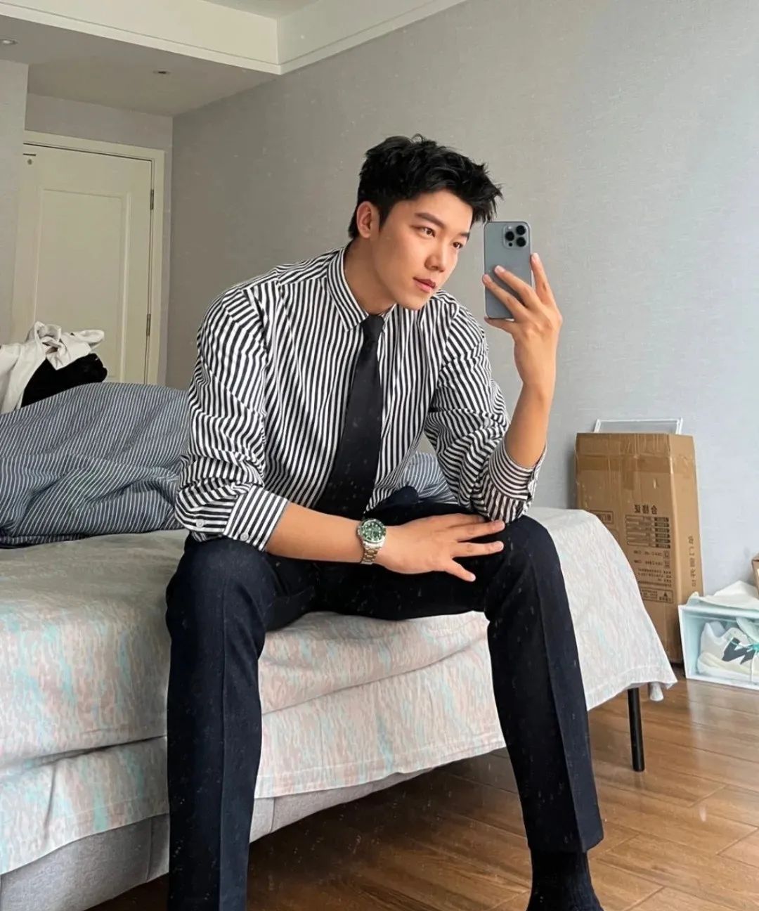 身高188cm,体重76kg,是来自某书的博主@李庆成,今天为大家介绍的,对