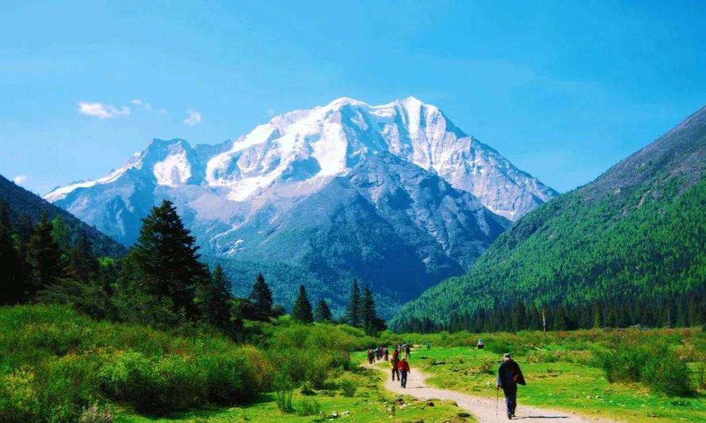 四川有座雪山,是“川西环线上的王冠”,坐落在三地交界处休闲区蓝鸢梦想 - Www.slyday.coM 四川有座雪山,是“川西环线上的王冠”,坐落在三地交界处休闲区蓝鸢梦想 - Www.slyday.coM