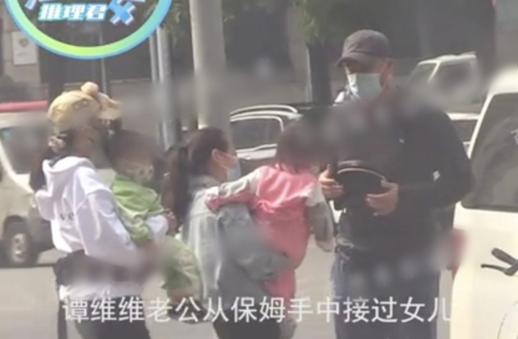 当妈妈了？谭维维和老公带儿女外出，孩子们个头一样大疑为龙凤胎休闲区蓝鸢梦想 - Www.slyday.coM