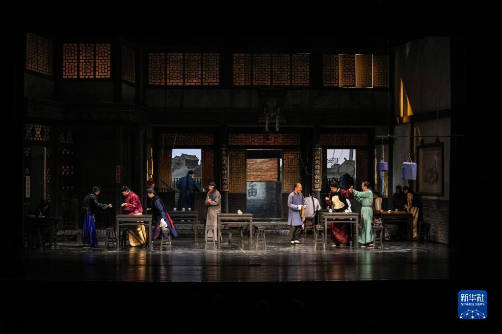 新华全媒幕起幕落北京人艺经典剧目相伴70年