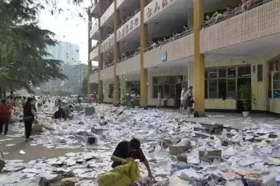 2022年6月8/9日：“高考结束，请考生立即停笔…….”回顾高考45年，每一张照片都是一代人的青春休闲区蓝鸢梦想 - Www.slyday.coM