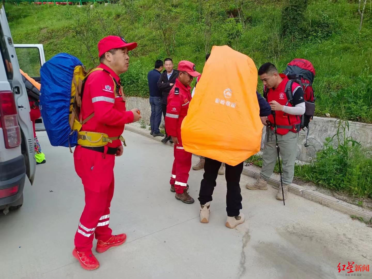 驴友非法穿越鳌太线后失联11天救援人员失联者系折回找掉队同伴后失联