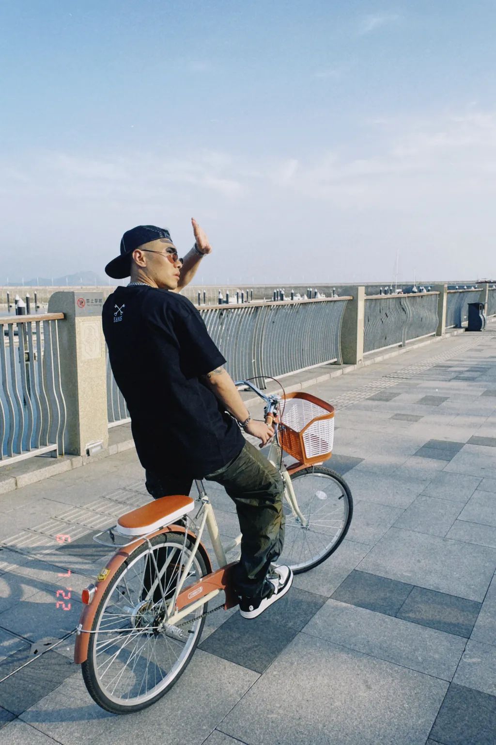 c-block刘聪晒出和功夫胖,老道的单车出游照__财经头条
