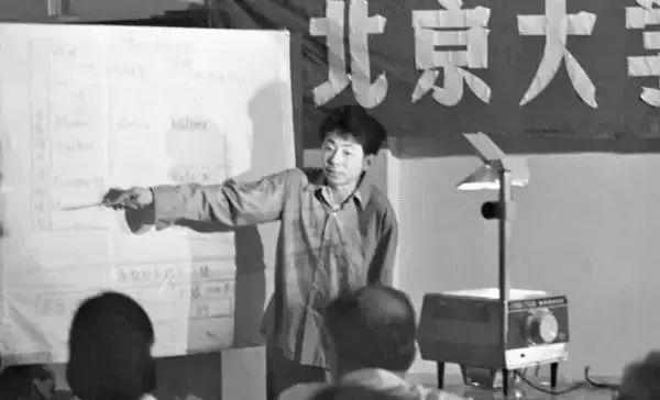 2022年6月8/9日：“高考结束，请考生立即停笔…….”回顾高考45年，每一张照片都是一代人的青春休闲区蓝鸢梦想 - Www.slyday.coM