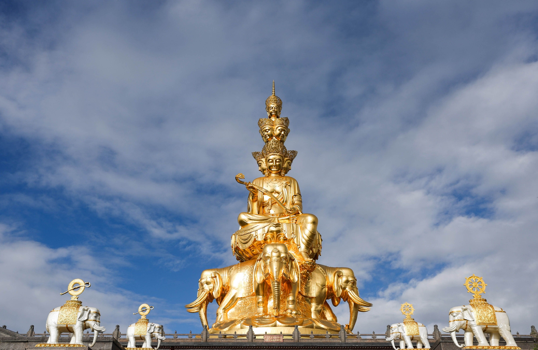 "双遗产"名山在中国——峨眉山|中国|峨眉山|乐山大佛_新浪新闻