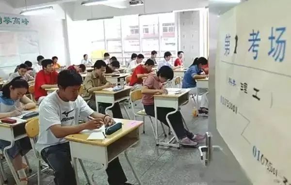 2022年6月8/9日：“高考结束，请考生立即停笔…….”回顾高考45年，每一张照片都是一代人的青春休闲区蓝鸢梦想 - Www.slyday.coM