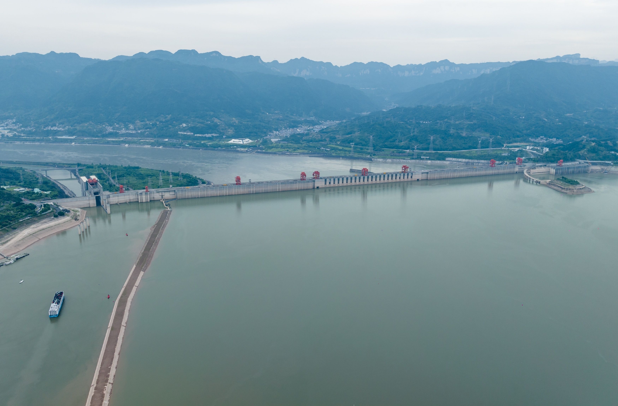 三峡水库提前消落到145米腾出库容迎战汛期洪水