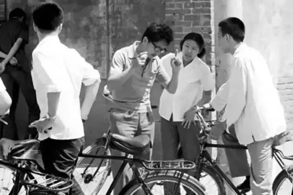 2022年6月8/9日：“高考结束，请考生立即停笔…….”回顾高考45年，每一张照片都是一代人的青春休闲区蓝鸢梦想 - Www.slyday.coM