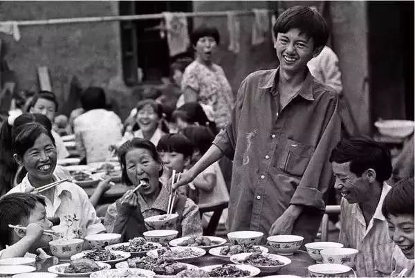 2022年6月8/9日：“高考结束，请考生立即停笔…….”回顾高考45年，每一张照片都是一代人的青春休闲区蓝鸢梦想 - Www.slyday.coM