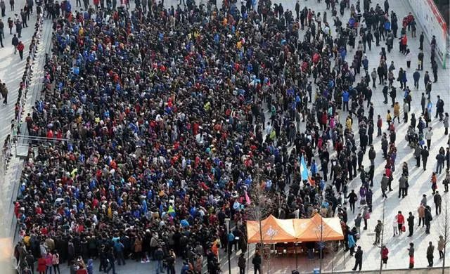 2022年6月8/9日：“高考结束，请考生立即停笔…….”回顾高考45年，每一张照片都是一代人的青春休闲区蓝鸢梦想 - Www.slyday.coM