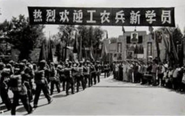 2022年6月8/9日：“高考结束，请考生立即停笔…….”回顾高考45年，每一张照片都是一代人的青春休闲区蓝鸢梦想 - Www.slyday.coM