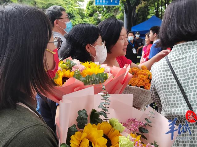 「图集」高考结束，梦想启幕！5大关键词直击广东各地考生走出考场难忘瞬间休闲区蓝鸢梦想 - Www.slyday.coM